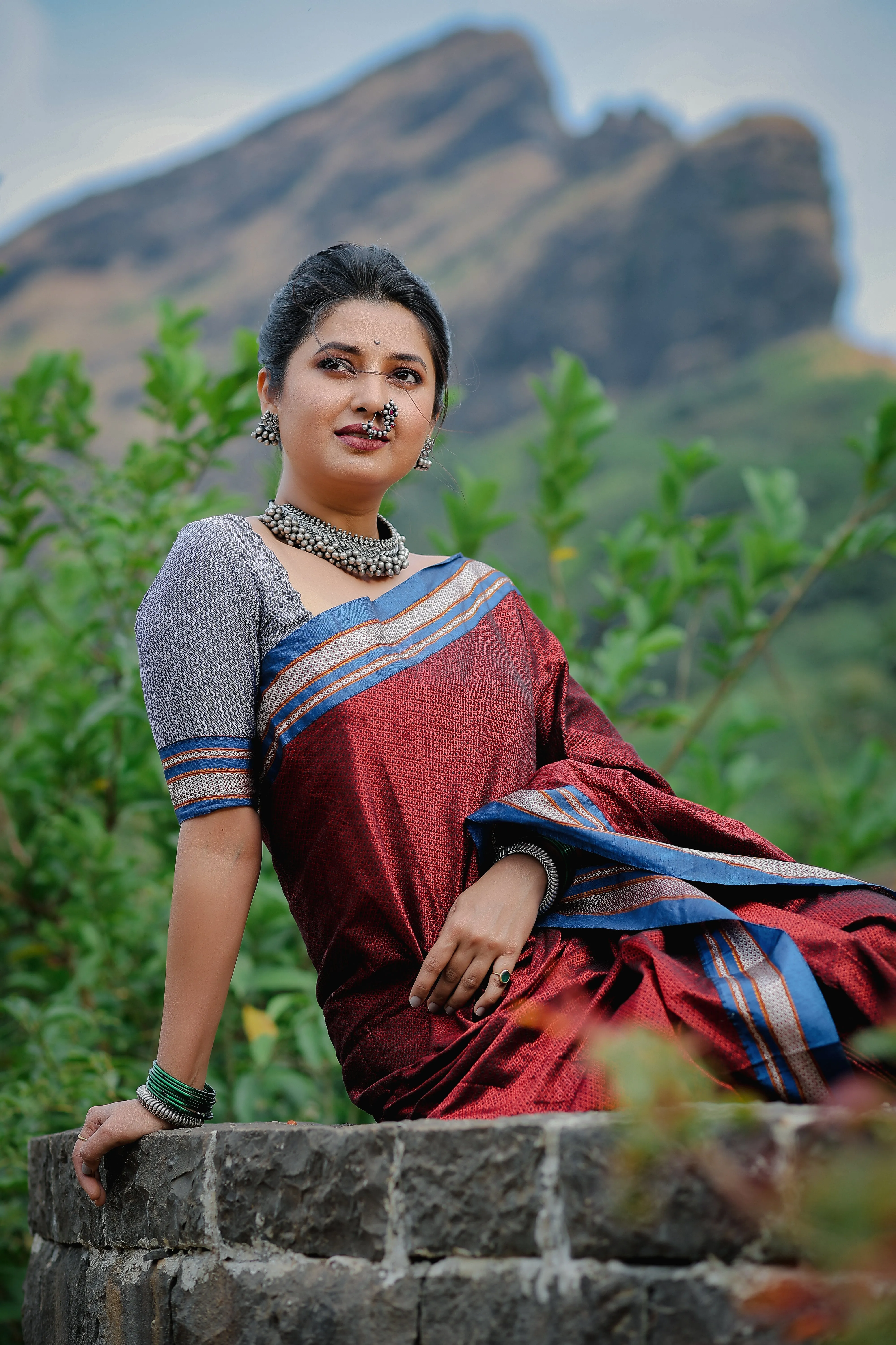 वज्रटीक मोकळ्या घसाची  कानातले Vajrateek Mokalya Ghasachi  Earrings