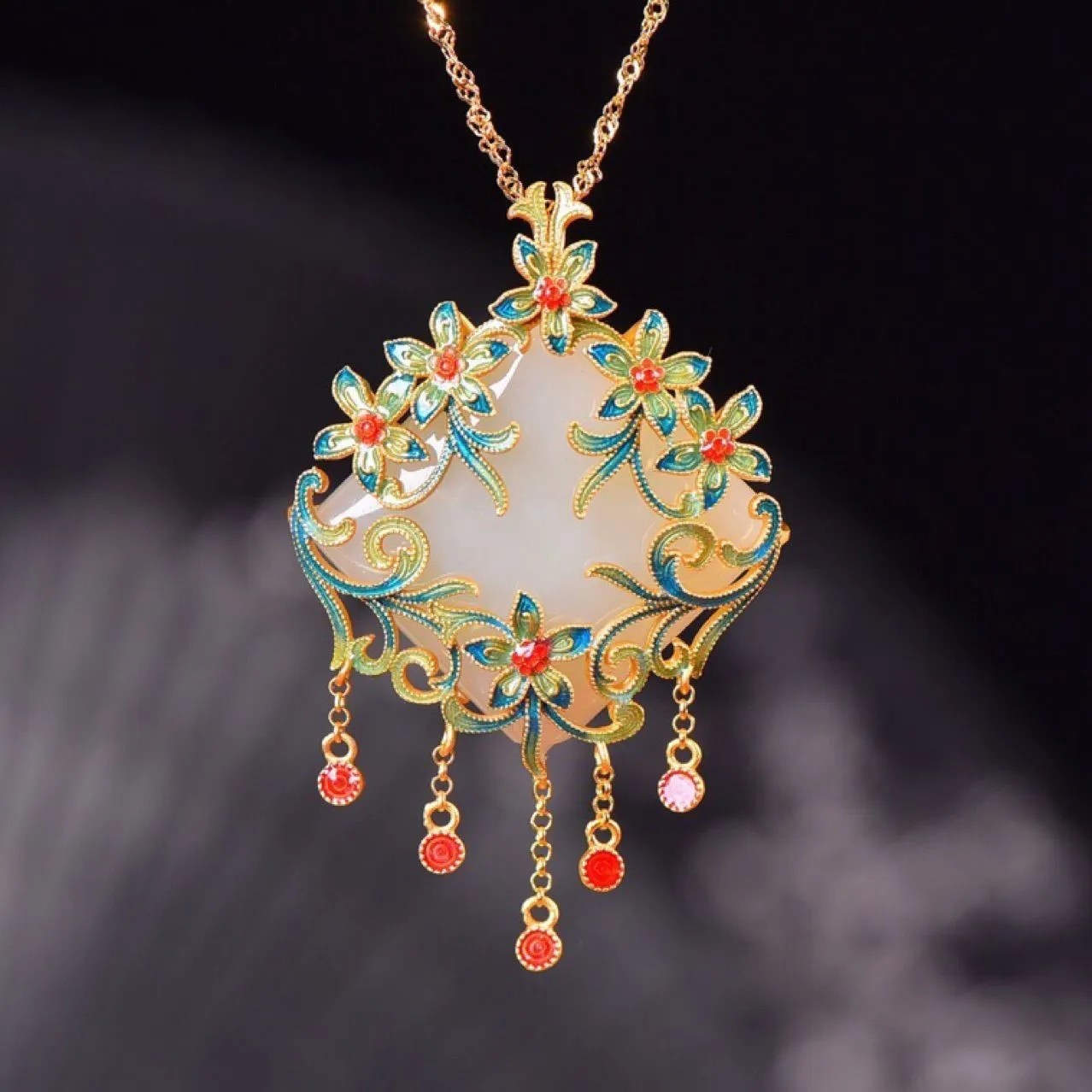 Ancient gold craftsmanship inlaid natural Hetian Yunan red tourmaline flower tassel necklace pendant