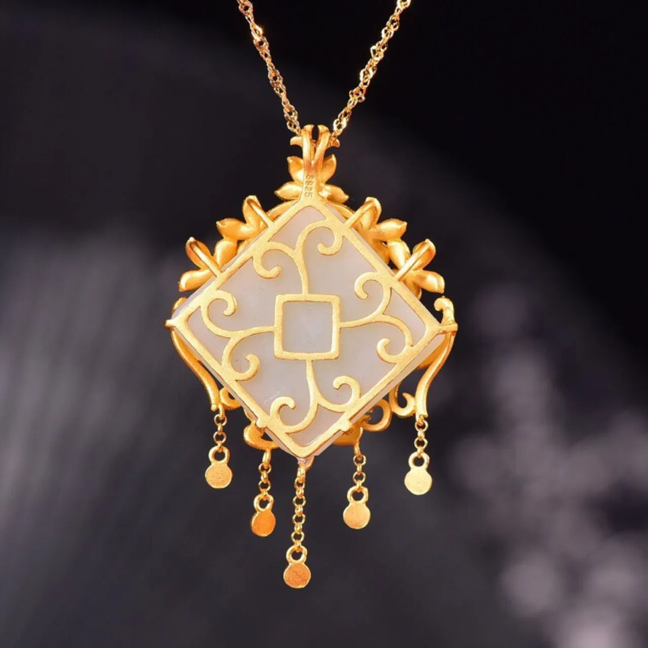 Ancient gold craftsmanship inlaid natural Hetian Yunan red tourmaline flower tassel necklace pendant