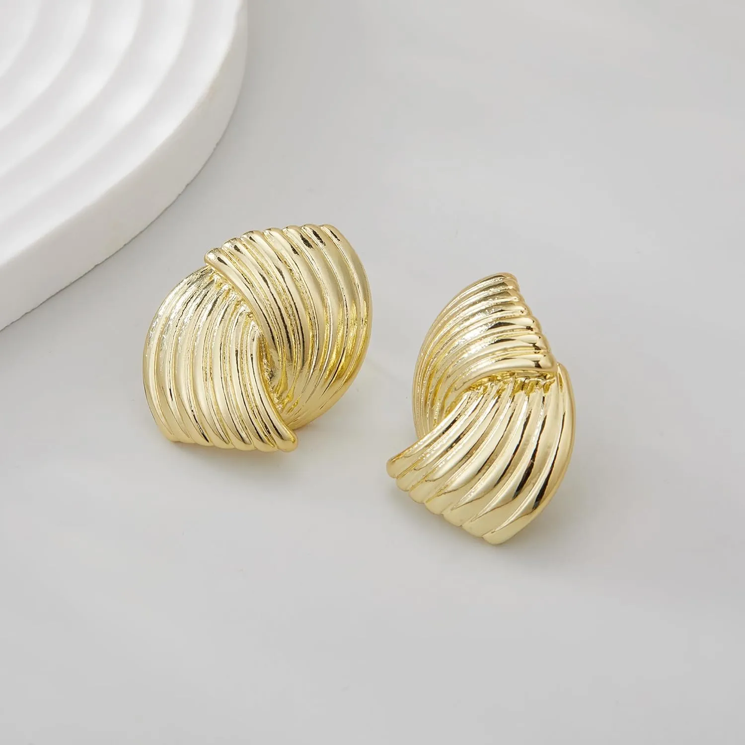 Chunky Gold Earrings Trendy Vintage Gold Shell Geometric Stud Statement Earrings Hypoallergenic Dupes Jewelry for Women Gifts for Her