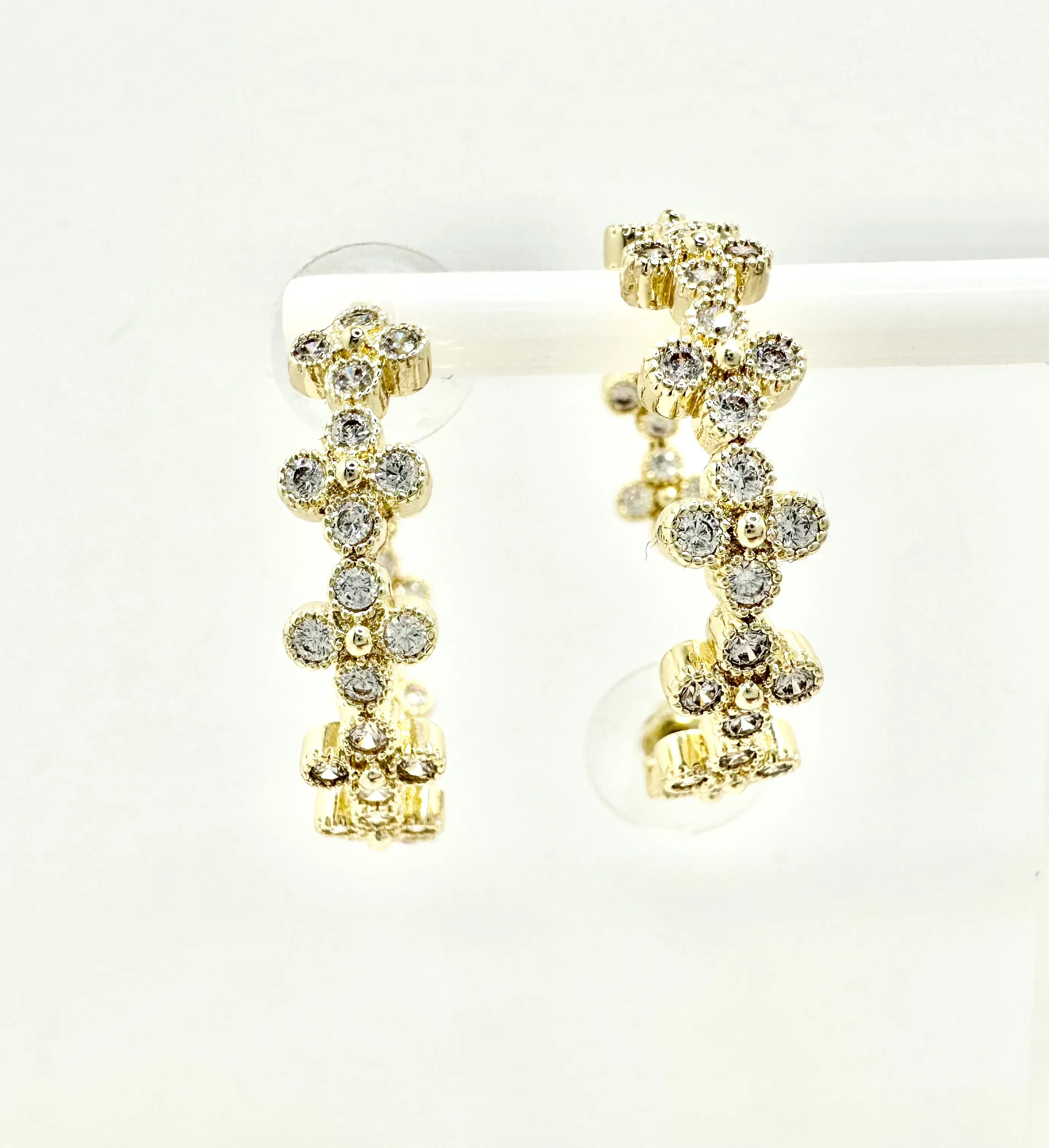 CZ Van Clover Hoop