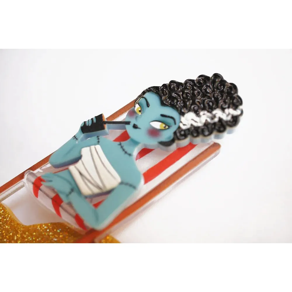 Elsa Sitting in Hammocks Brooches by Laliblue