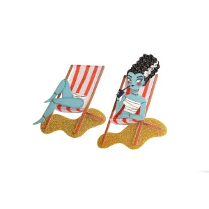 Elsa Sitting in Hammocks Brooches by Laliblue