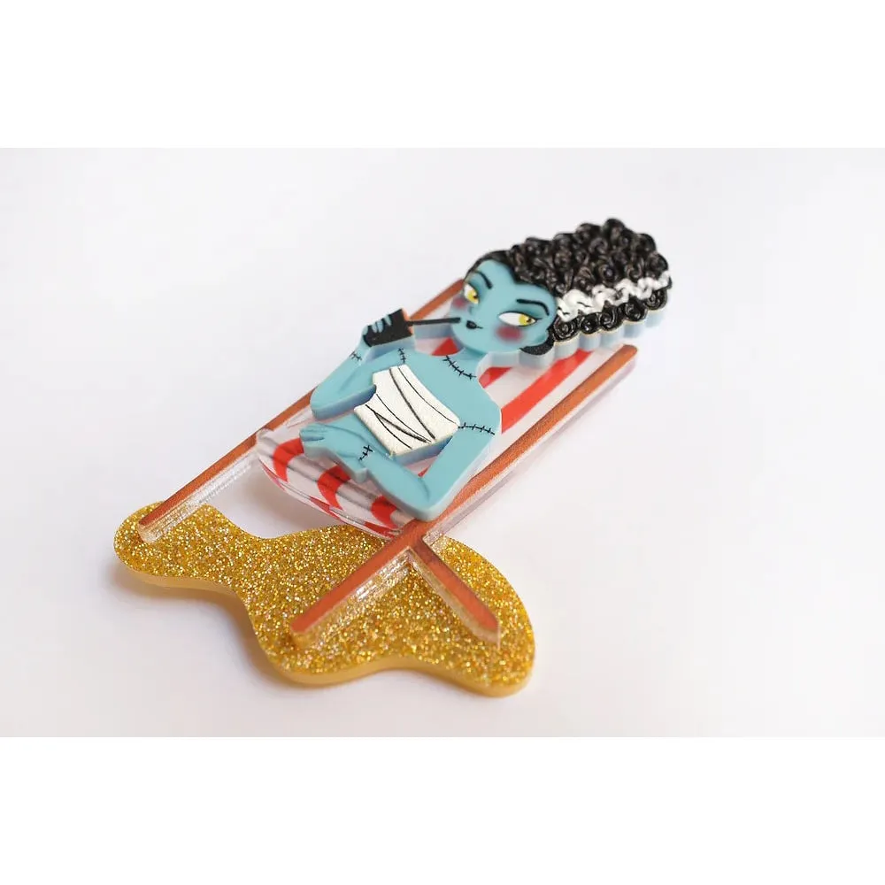 Elsa Sitting in Hammocks Brooches by Laliblue