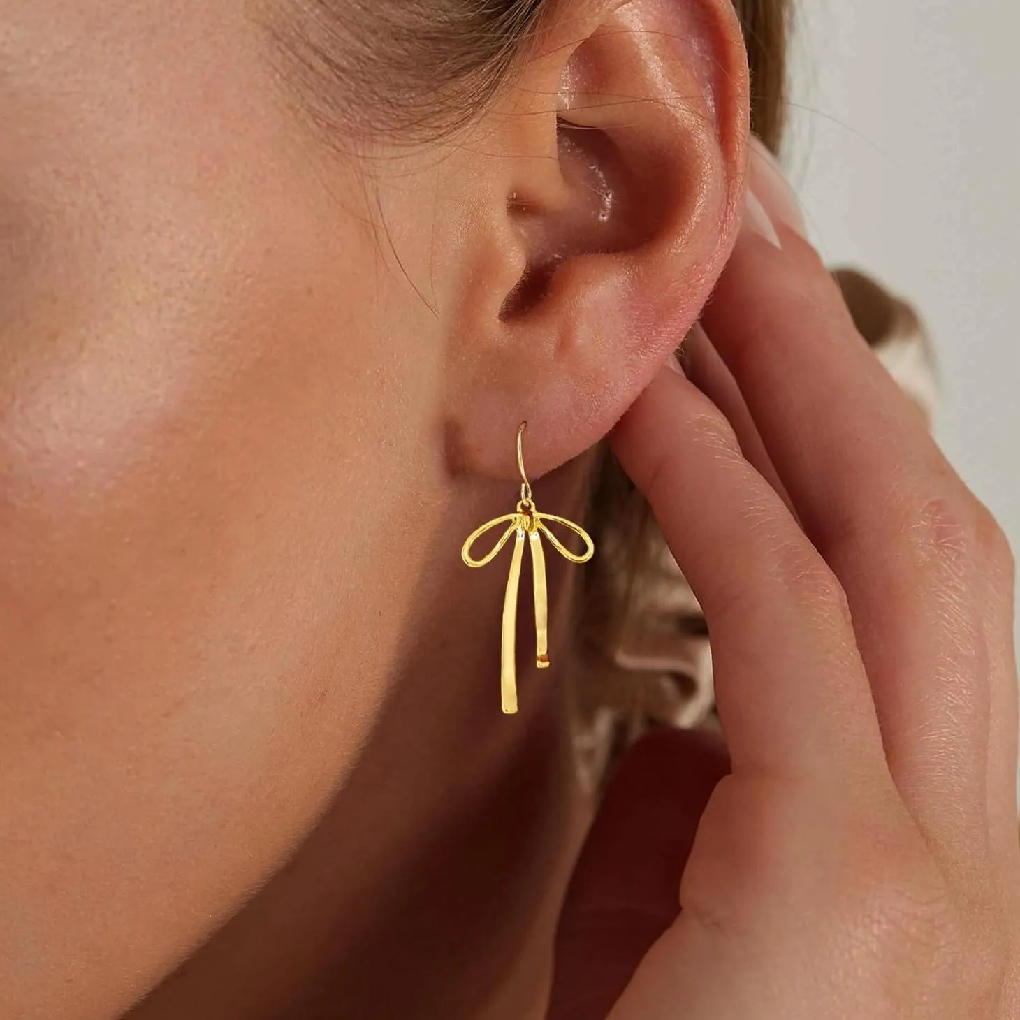 Gold Bow Earrings for Women Trendy, Cute Bow Stud Earring 14k Gold Plated Dainty Ribbon Pearl Bow Drop Dangle Earrings Hypoallergenic Gold Earrings Sparkly Christmas Earrings for Women Jewelry Gift