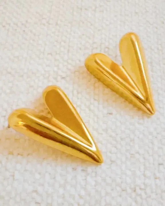 Hey Love Heart Stud Earrings - Gold