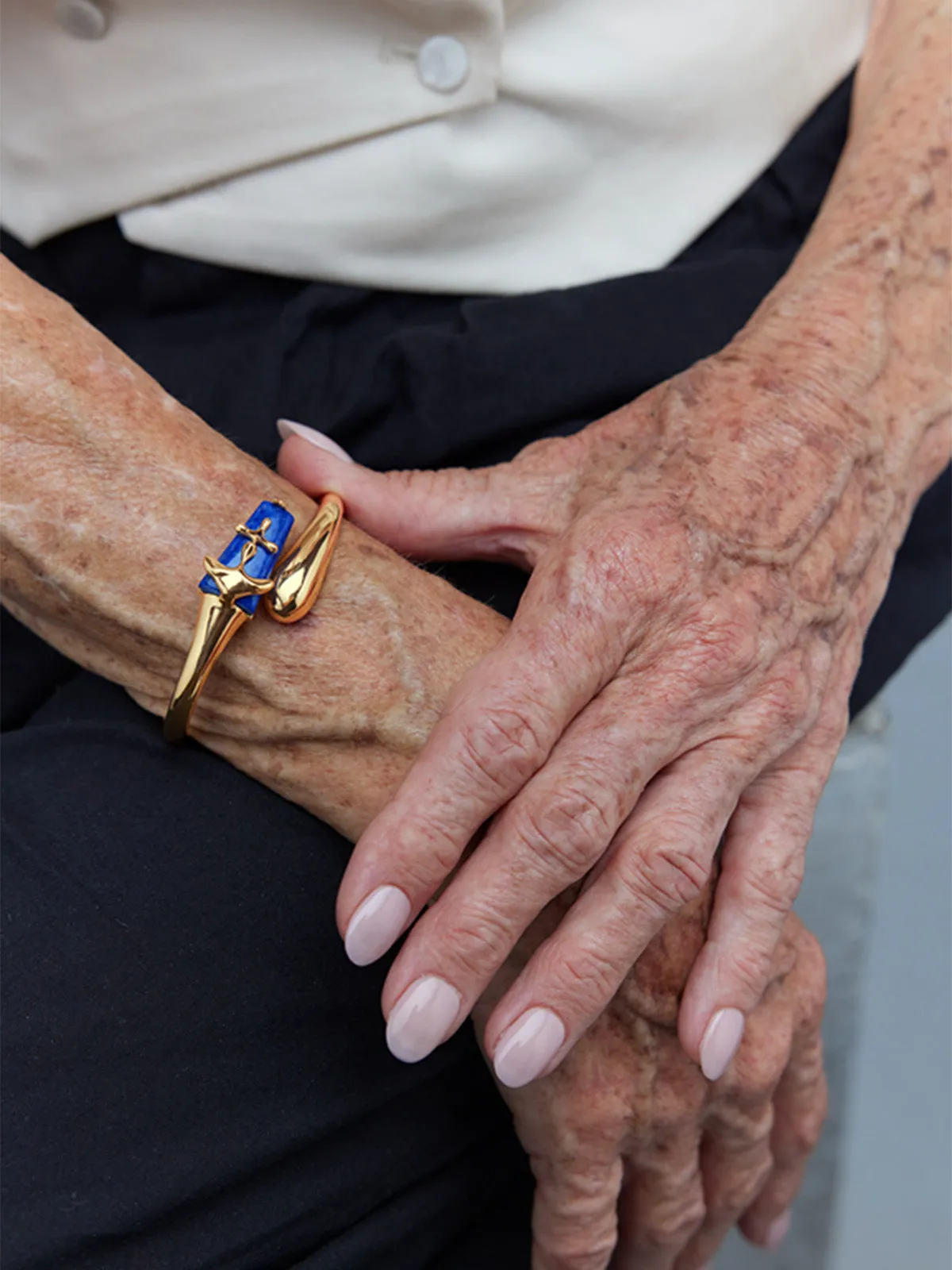 Iconic Sculpt Blue Bangle