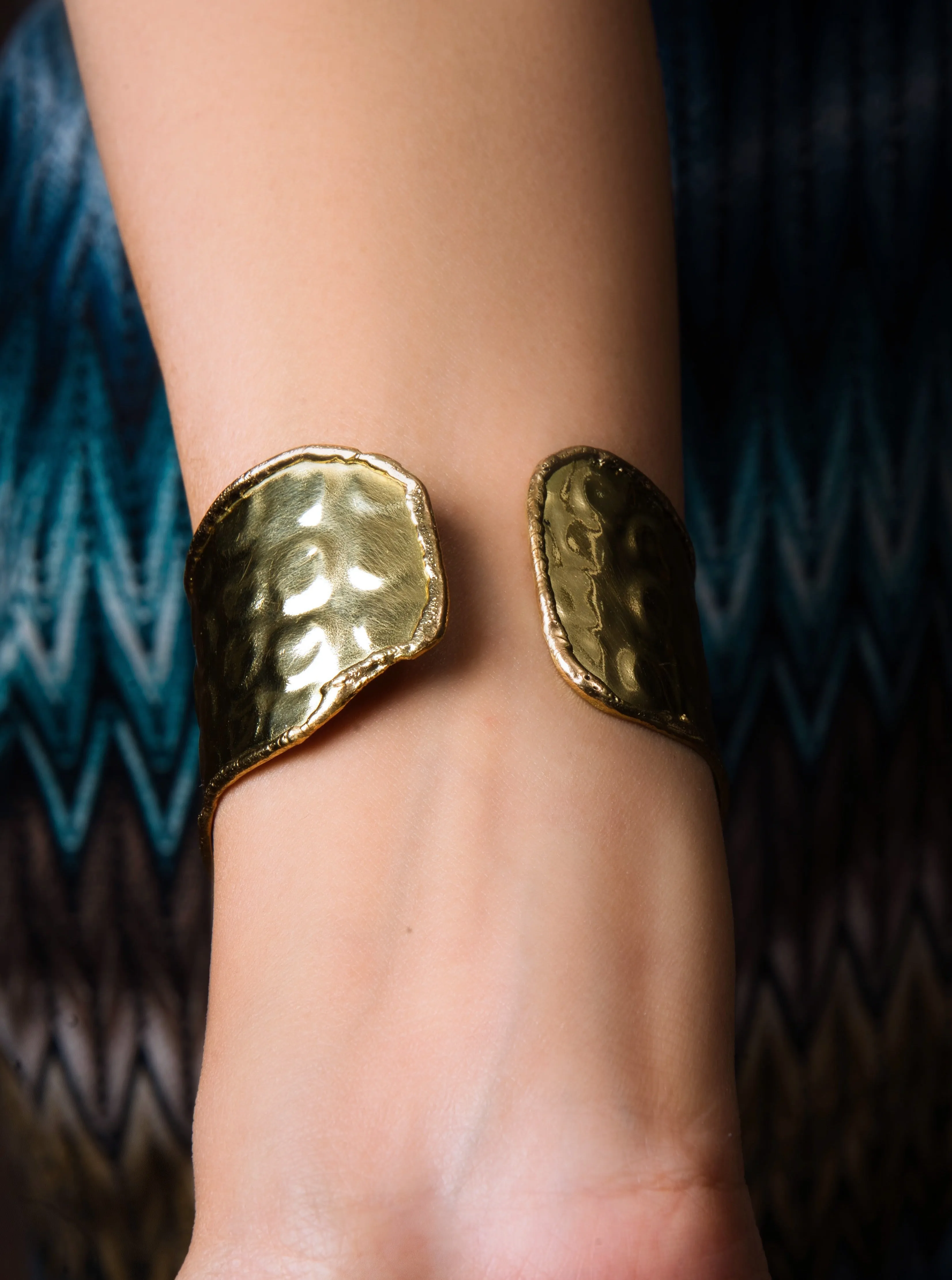 Opulent Semi-Precious Stones Adjustable Cuff (Turquoise & White)